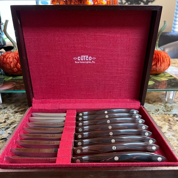 RARE!! Full Set (8) of Cutco Traditional Steak/Table Knives and Storage box - Picture 2 of 9